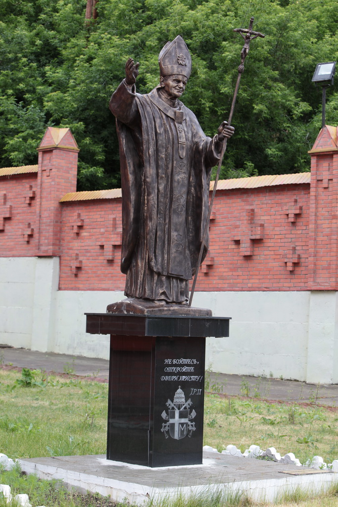Памятник Иоанну Павлу II