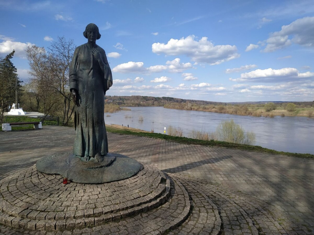 scale_1200.jpg